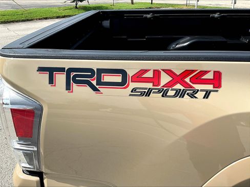 Used 2020 Toyota Tacoma TRD Sport AWD/4WD image 24