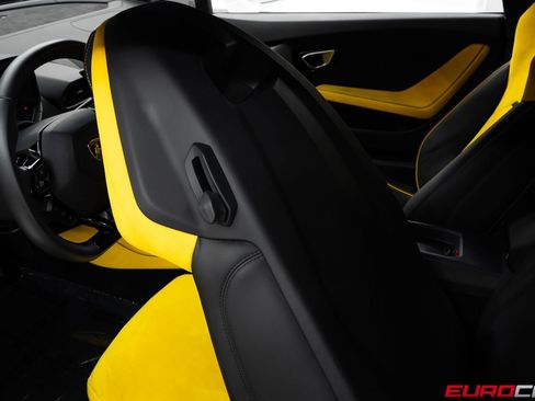 Used 2022 Lamborghini Huracan EVO image 37