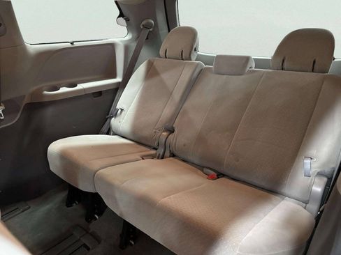Used 2015 Toyota Sienna LE FWD image 16