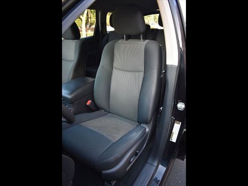 Used 2019 Nissan Pathfinder SV image 17