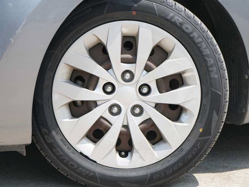 Used 2016 Hyundai Elantra GT FWD image 2