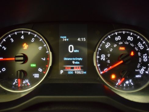 Used 2019 Toyota RAV4 XLE w/ Convenience Package AWD/4WD image 17