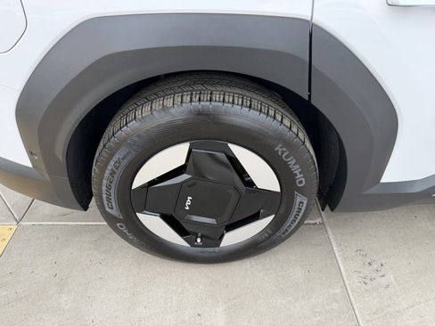 Used 2026 Kia EV9 Wind image 15