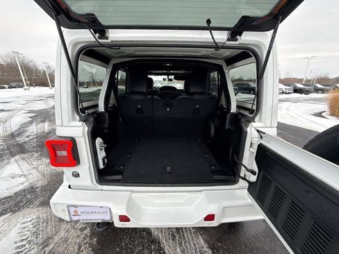 Used 2022 Jeep Wrangler Unlimited Sahara image 25