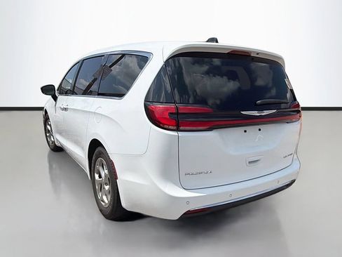 Used 2024 Chrysler Pacifica Limited FWD image 7