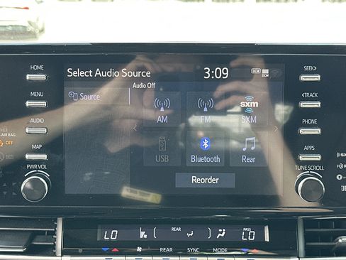 Certified 2023 Toyota Sienna Platinum FWD image 23