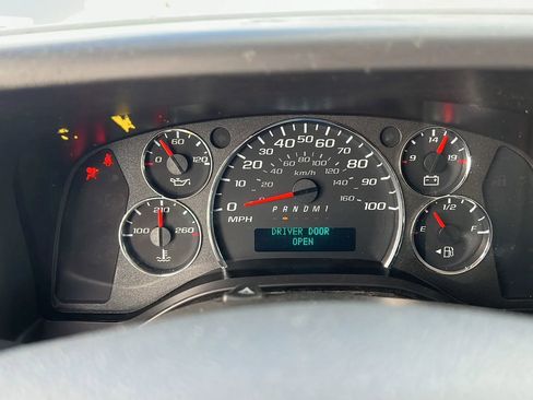 Used 2022 Chevrolet Express 2500 w/ Driver Convenience Package image 25