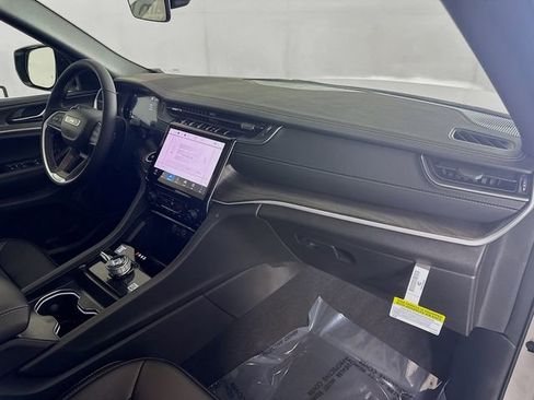 New 2025 Jeep Grand Cherokee Limited image 30