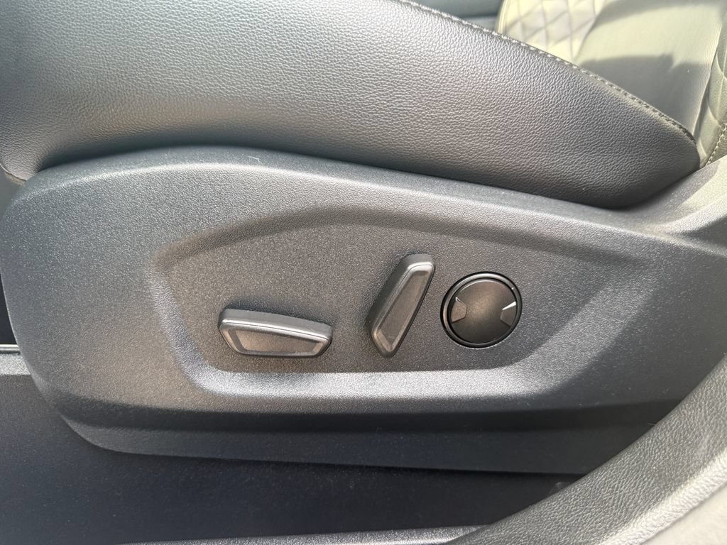 Used 2024 Ford Edge Titanium AWD/4WD image 17