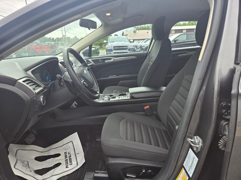 Used 2018 Ford Fusion SE FWD image 8