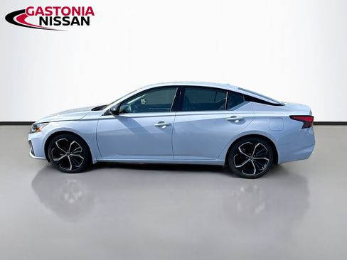 Used 2023 Nissan Altima 2.5 SR w/ SR Premium Package image 5