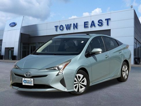 Used 2016 Toyota Prius Four w/ Advanced Technology Package FWD image 1
