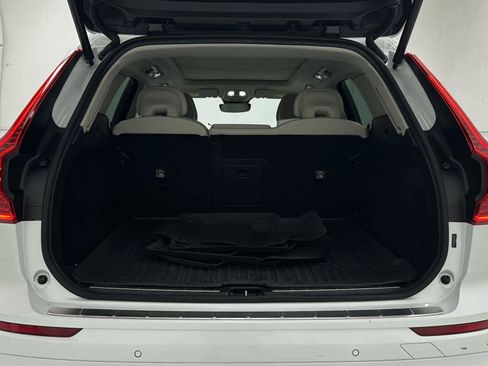 Used 2023 Volvo XC60 B5 Plus image 43