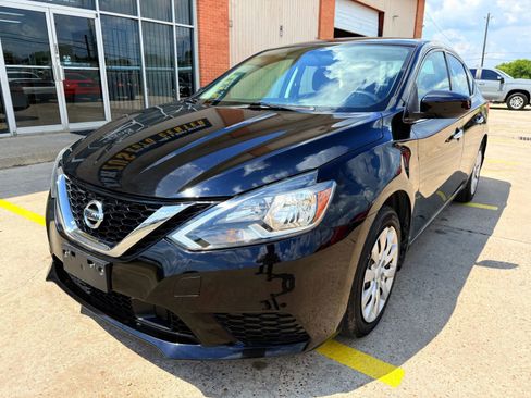 Used 2019 Nissan Sentra S image 2