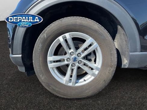 Used 2023 Ford Explorer XLT AWD/4WD image 18