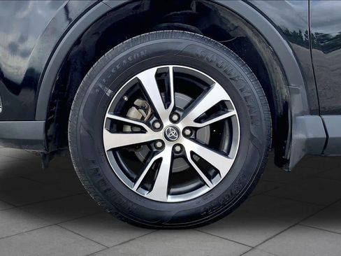 Used 2017 Toyota RAV4 XLE FWD image 11
