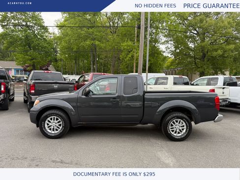 Used 2014 Nissan Frontier SV RWD image 2