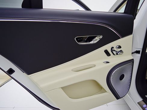 Used 2024 Bentley Flying Spur Azure AWD/4WD image 41