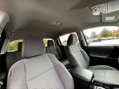 Used 2022 Toyota Tacoma SR5 image 22