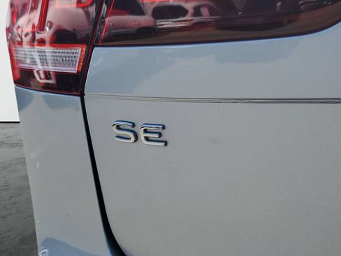 Used 2023 Volkswagen Tiguan SE R-Line FWD image 7