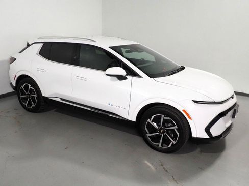 Used 2024 Chevrolet Equinox EV LT image 11