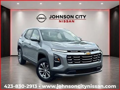 Used 2025 Chevrolet Equinox LT FWD image 1