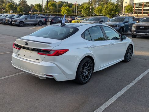 Used 2025 Toyota Camry XSE FWD image 4