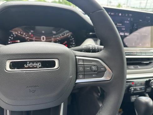 Used 2025 Jeep Compass Limited AWD/4WD image 18