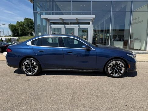 Used 2026 BMW 540i xDrive AWD/4WD image 2