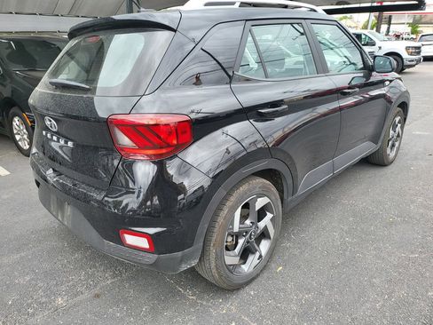 Used 2025 Hyundai Venue SEL image 12