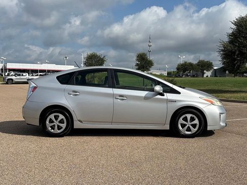 Used 2015 Toyota Prius Two FWD image 4