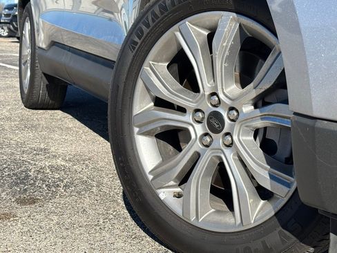 Used 2024 Ford Edge Titanium image 2