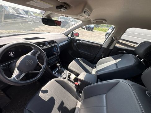 Used 2023 Volkswagen Tiguan SE AWD/4WD image 11