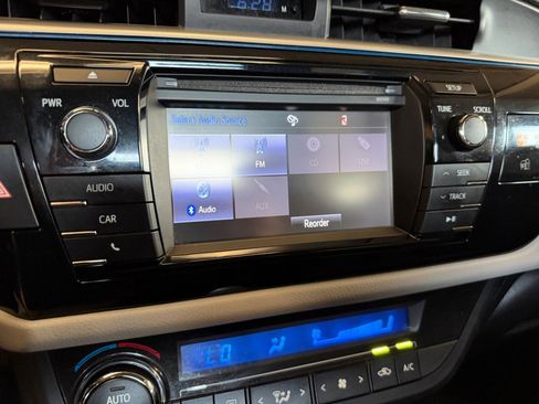 Used 2014 Toyota Corolla LE FWD image 21