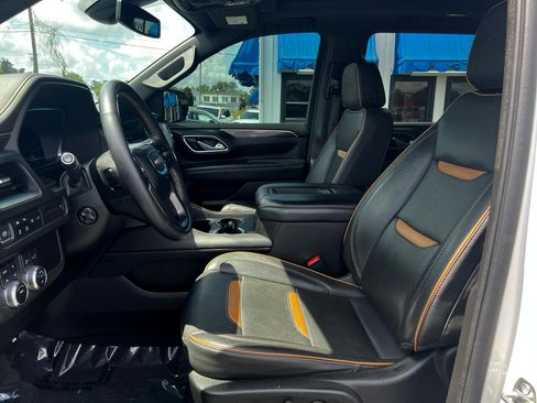 Used 2022 GMC Yukon XL AT4 image 11