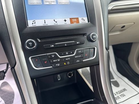 Used 2017 Ford Fusion SE w/ Fusion SE Technology Package AWD/4WD image 23