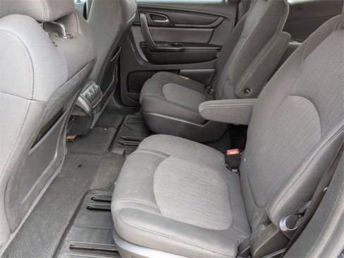Used 2017 Chevrolet Traverse LT w/ Style and Technology Package image 23