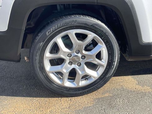 Used 2017 Jeep Renegade Latitude FWD image 7