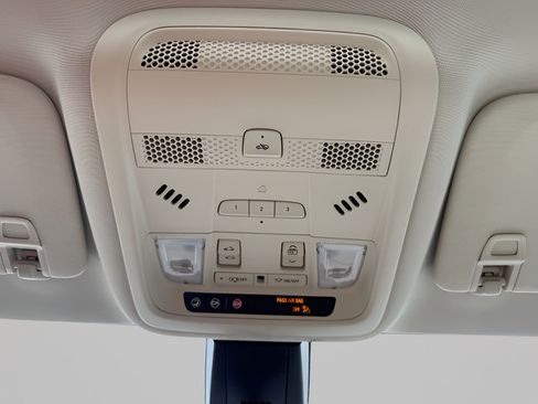 Used 2022 Cadillac XT6 Premium Luxury w/ Technology Package FWD image 25