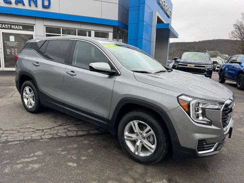 Used 2023 GMC Terrain SLE image 8