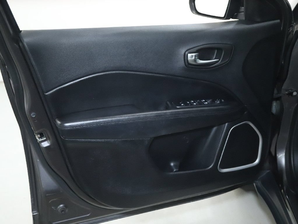 Used 2019 Jeep Compass Latitude AWD/4WD image 15