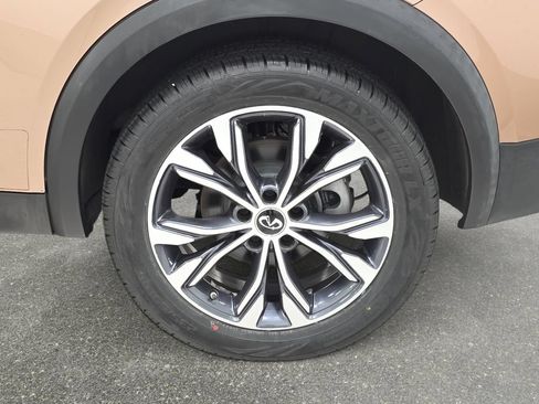 Used 2017 INFINITI QX30 Premium w/ Navigation Package AWD/4WD image 31