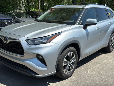 Used 2020 Toyota Highlander XLE image 8
