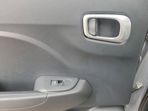 Used 2023 Hyundai Venue SEL image 21