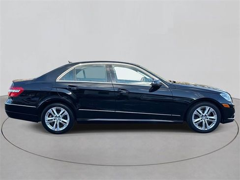 Used 2011 Mercedes-Benz E 350 4MATIC Sedan image 5