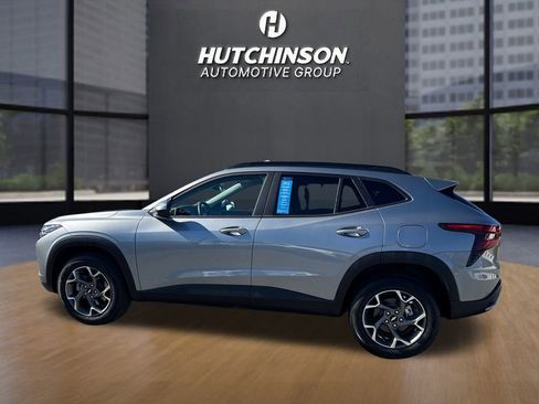 Certified 2025 Chevrolet Trax LT w/ LT Convenience Package image 6