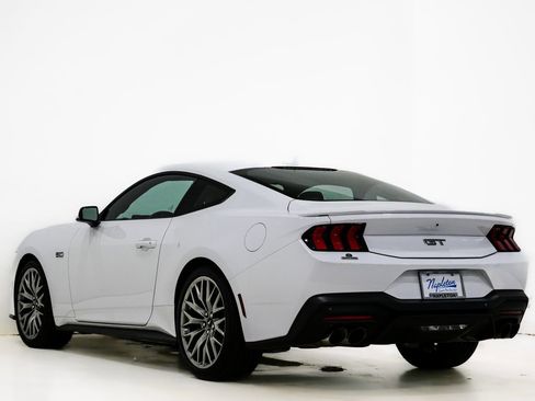 Used 2025 Ford Mustang GT Premium image 8