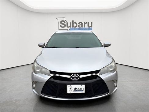Used 2016 Toyota Camry SE image 2