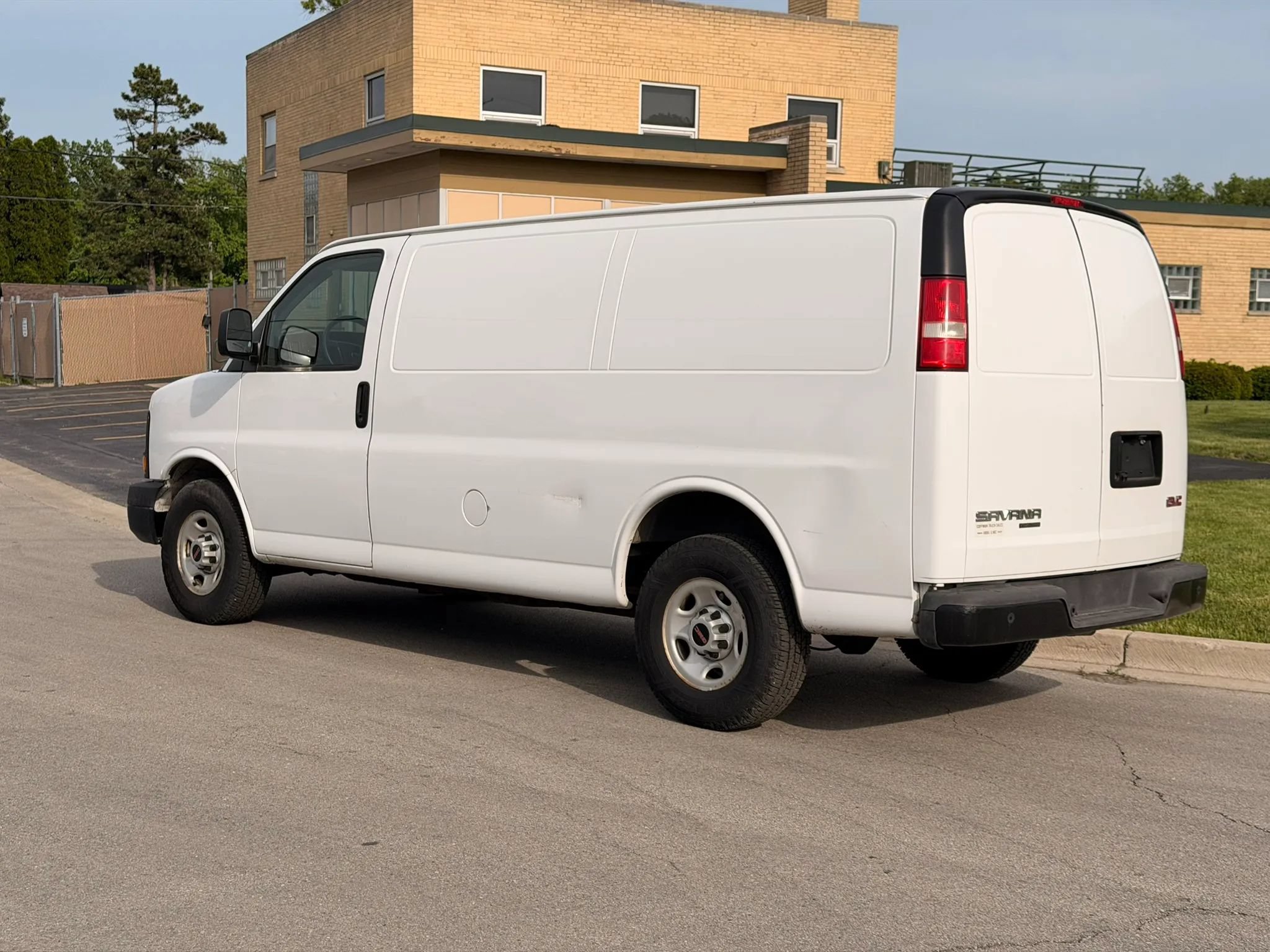 Used 2015 GMC Savana 2500 RWD image 3
