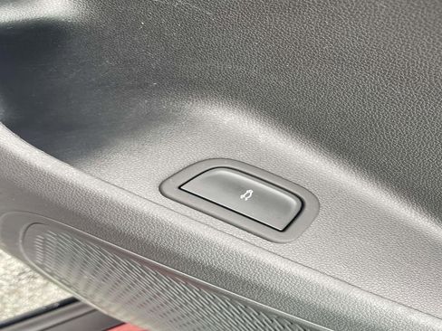 Used 2024 Chevrolet Traverse LT w/ Midnight/Sport Edition image 18